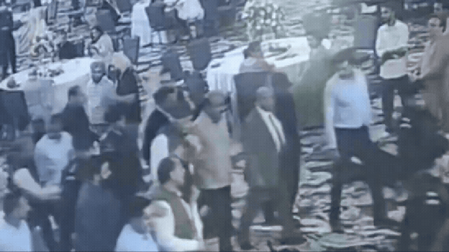 Atirador Tenta Executar Ex Líder Da Caxemira A Queima Roupa Em Casamento Na Índia; Político Sai Ileso