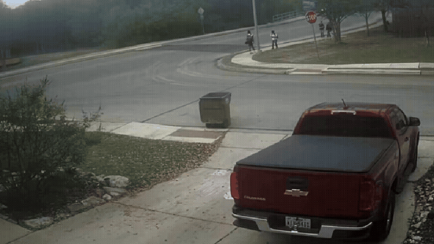 Moto Explode Em Bola De Fogo E Por Pouco Não Atinge Crianças Em Rua Residencial Nos Eua; Vídeo Choca