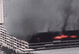 Incêndio De Grandes Proporções Atinge Estacionamento Da Byd Em Shenzhen, China; Fumaça Densa Cobre O Céu